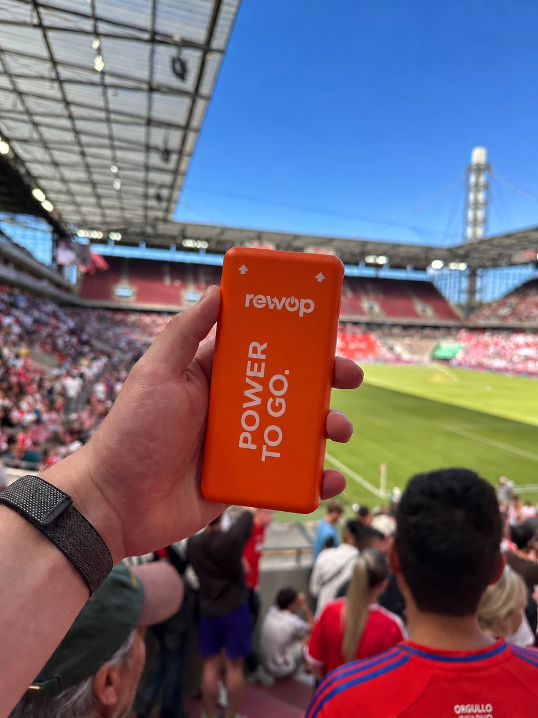 REWOP-Powerbank im Fußballstadion